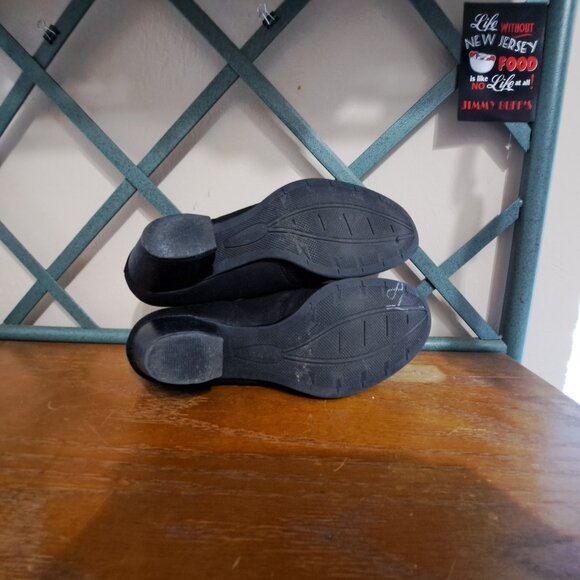 Baretraps Women's 8.5M  Black Faux Suede Slip-On Ankle Boots - Picture 8 of 9